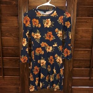 cute flowery long sleeve dress!